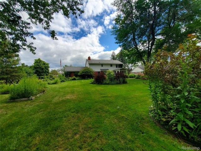 8276 Appleway Drive, Grand Blanc Charter Township, MI 48439