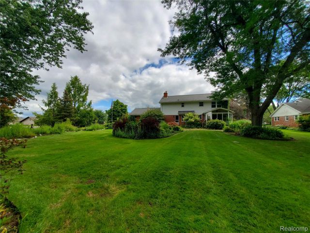8276 Appleway Drive, Grand Blanc Charter Township, MI 48439
