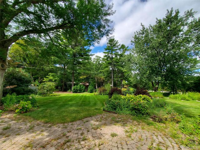 8276 Appleway Drive, Grand Blanc Charter Township, MI 48439