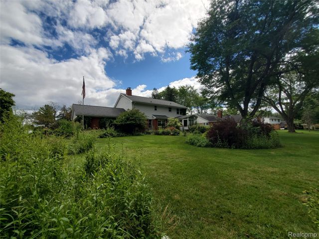 8276 Appleway Drive, Grand Blanc Charter Township, MI 48439