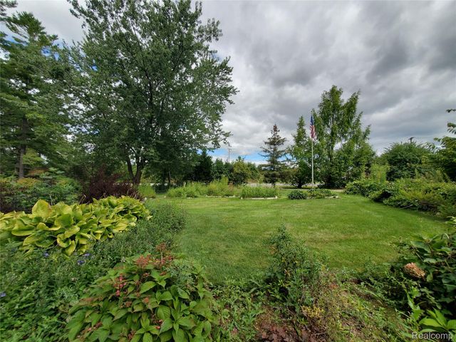 8276 Appleway Drive, Grand Blanc Charter Township, MI 48439