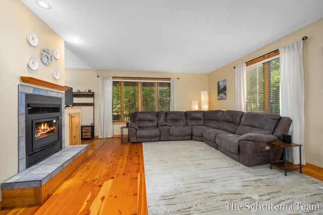 10155 Rogue Pond Drive, Rockford, MI 49341