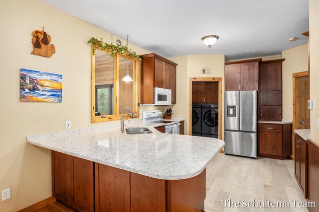 10155 Rogue Pond Drive, Rockford, MI 49341