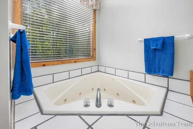 10155 Rogue Pond Drive, Rockford, MI 49341