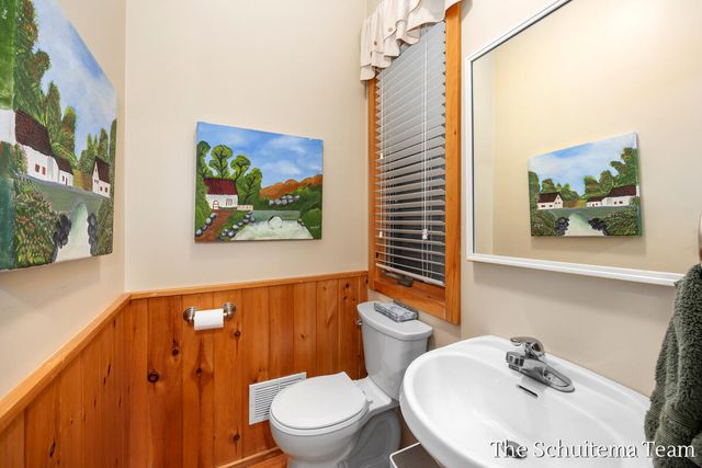 10155 Rogue Pond Drive, Rockford, MI 49341