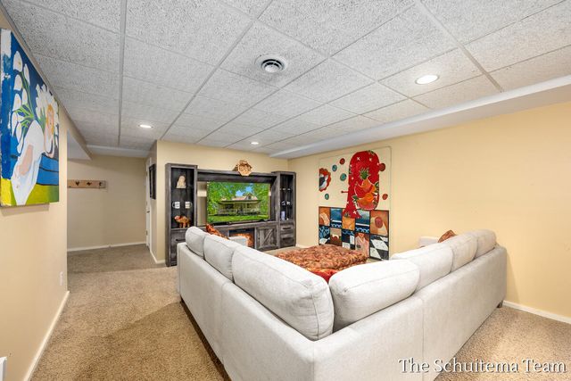 10155 Rogue Pond Drive, Rockford, MI 49341