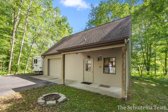 10155 Rogue Pond Drive, Rockford, MI 49341