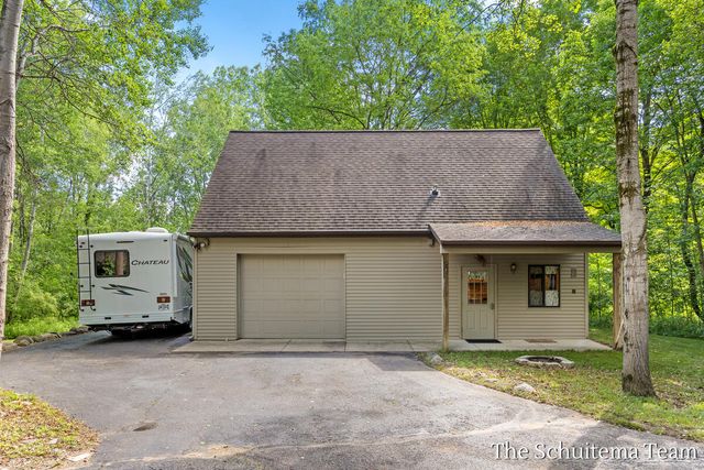10155 Rogue Pond Drive, Rockford, MI 49341