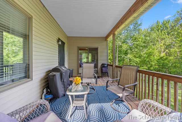 10155 Rogue Pond Drive, Rockford, MI 49341