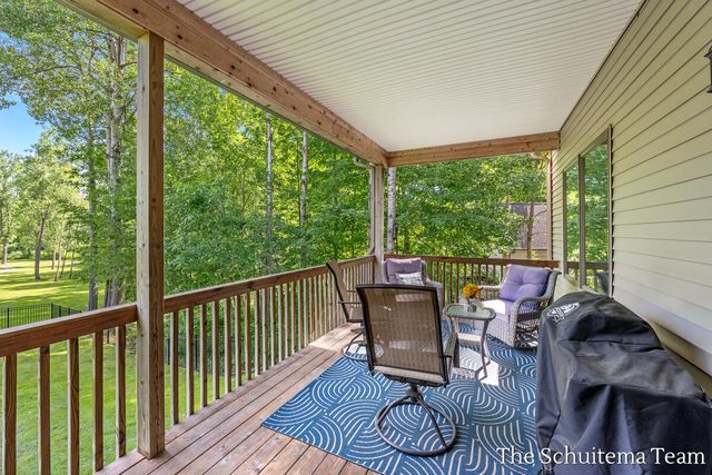 10155 Rogue Pond Drive, Rockford, MI 49341