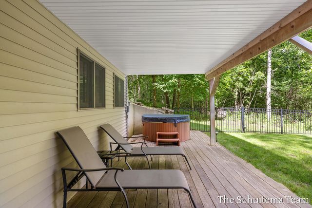10155 Rogue Pond Drive, Rockford, MI 49341