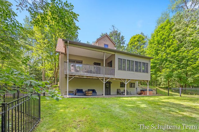 10155 Rogue Pond Drive, Rockford, MI 49341