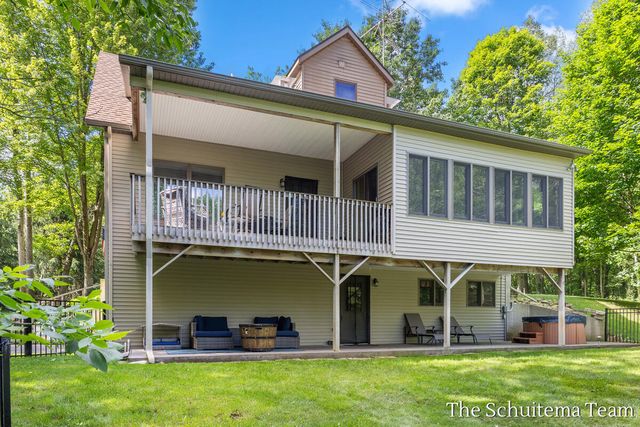 10155 Rogue Pond Drive, Rockford, MI 49341