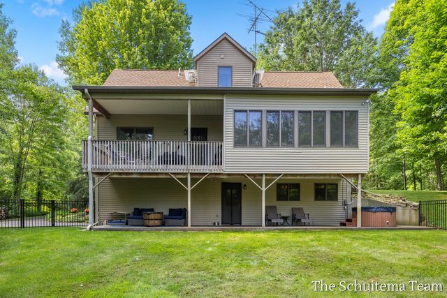 10155 Rogue Pond Drive, Rockford, MI 49341