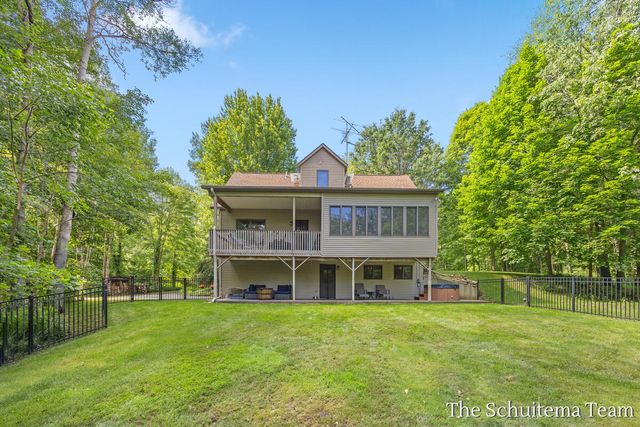 10155 Rogue Pond Drive, Rockford, MI 49341