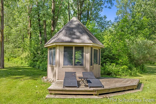 10155 Rogue Pond Drive, Rockford, MI 49341