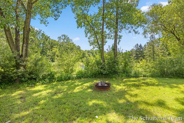 10155 Rogue Pond Drive, Rockford, MI 49341
