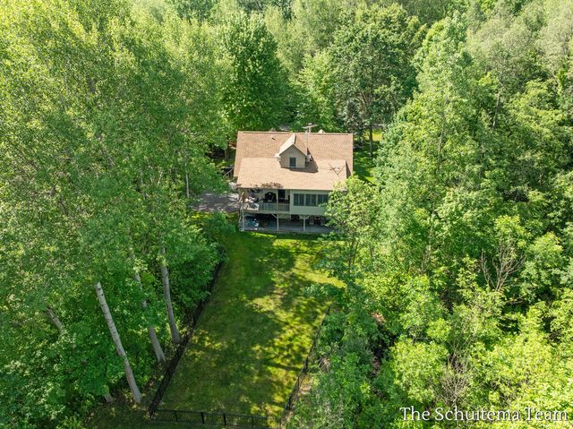 10155 Rogue Pond Drive, Rockford, MI 49341