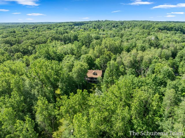 10155 Rogue Pond Drive, Rockford, MI 49341