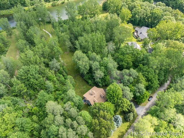 10155 Rogue Pond Drive, Rockford, MI 49341