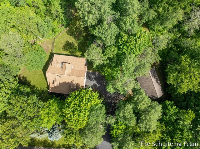 10155 Rogue Pond Drive, Rockford, MI 49341