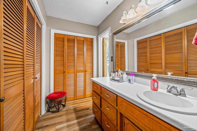 6740 Bunker Hill Cir, Pensacola, FL 32506