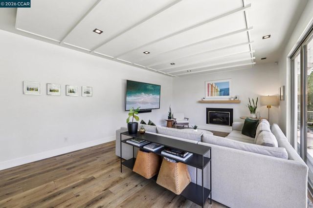 29 Winslow Pl, Moraga, CA 94556