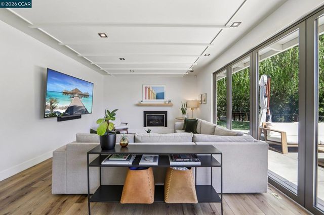 29 Winslow Pl, Moraga, CA 94556
