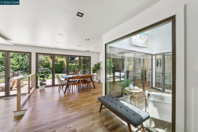 29 Winslow Pl, Moraga, CA 94556
