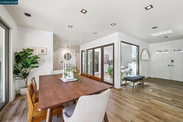 29 Winslow Pl, Moraga, CA 94556
