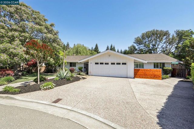 29 Winslow Pl, Moraga, CA 94556