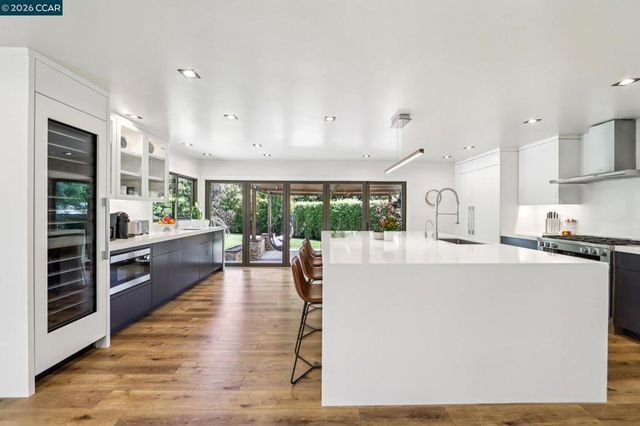 29 Winslow Pl, Moraga, CA 94556