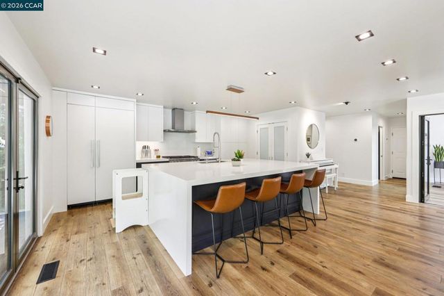 29 Winslow Pl, Moraga, CA 94556