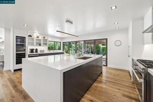 29 Winslow Pl, Moraga, CA 94556