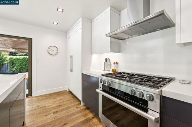 29 Winslow Pl, Moraga, CA 94556