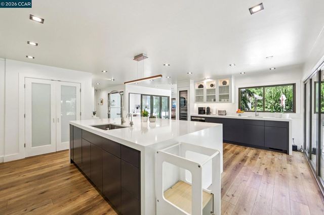 29 Winslow Pl, Moraga, CA 94556