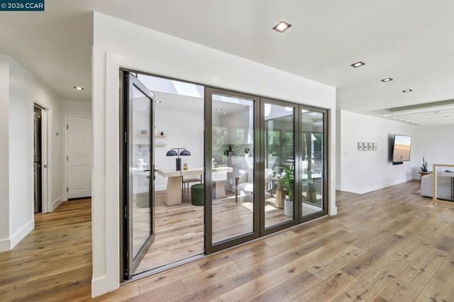 29 Winslow Pl, Moraga, CA 94556