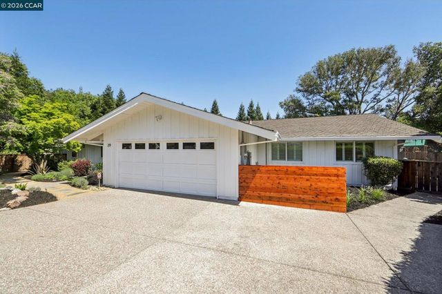29 Winslow Pl, Moraga, CA 94556