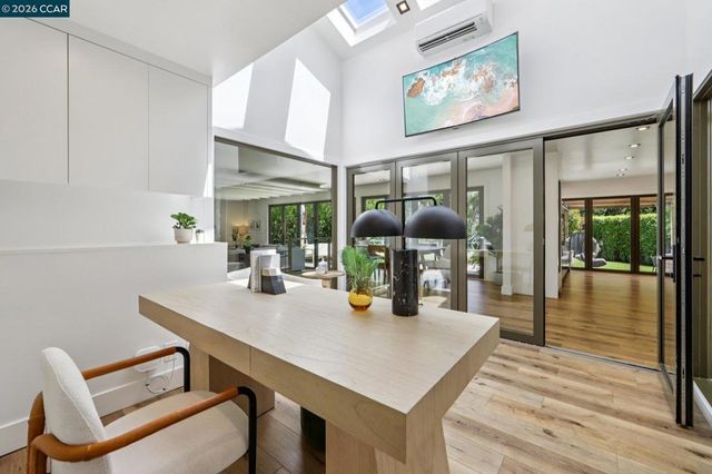29 Winslow Pl, Moraga, CA 94556
