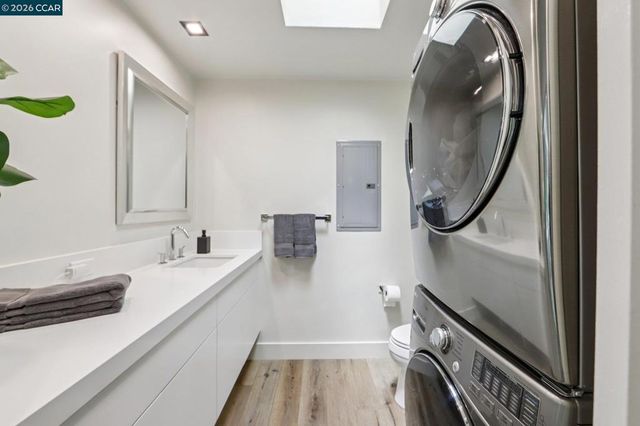 29 Winslow Pl, Moraga, CA 94556