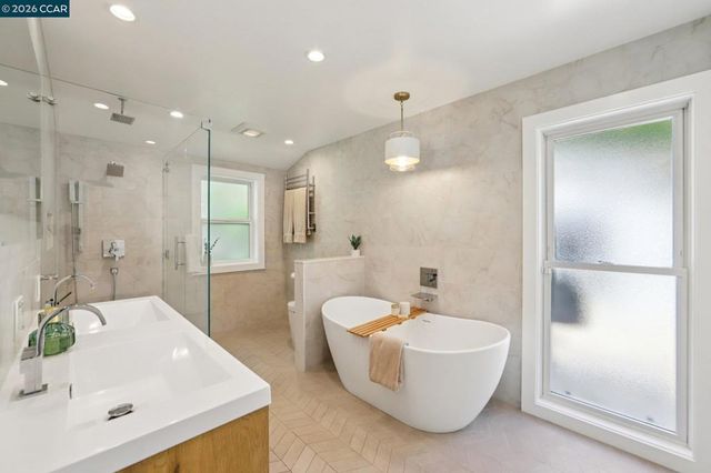 29 Winslow Pl, Moraga, CA 94556
