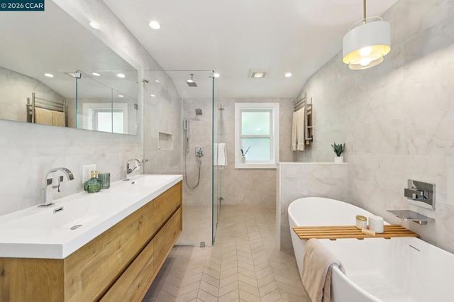 29 Winslow Pl, Moraga, CA 94556