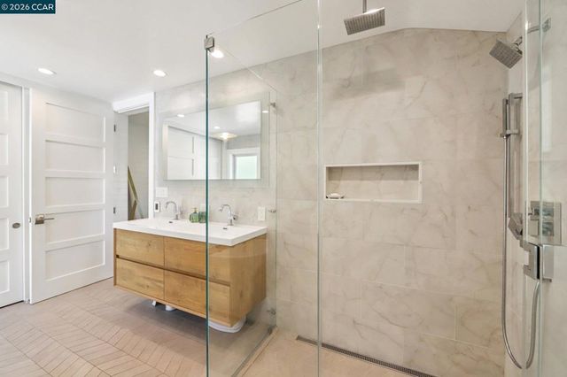 29 Winslow Pl, Moraga, CA 94556