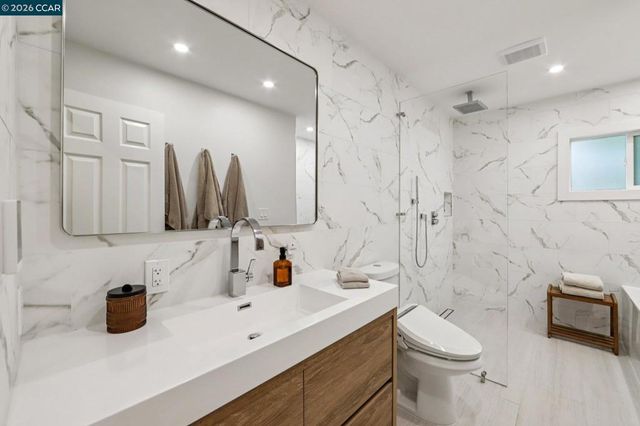 29 Winslow Pl, Moraga, CA 94556