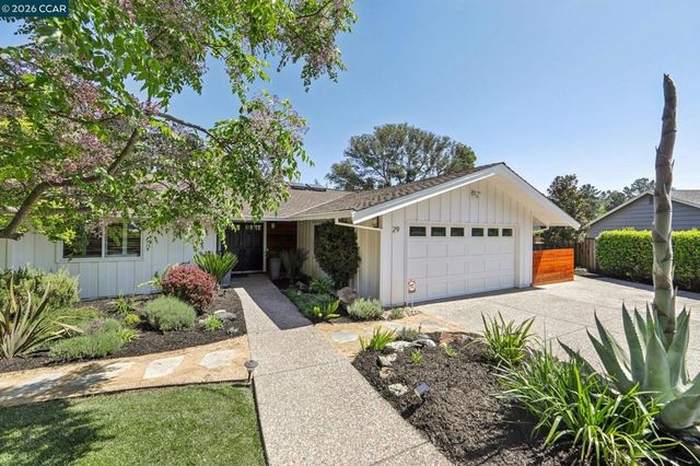 29 Winslow Pl, Moraga, CA 94556