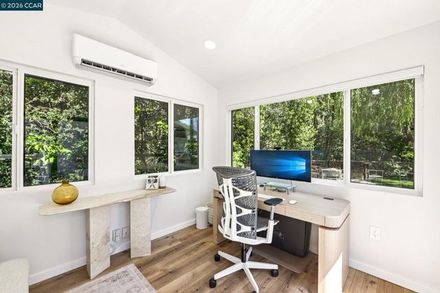 29 Winslow Pl, Moraga, CA 94556