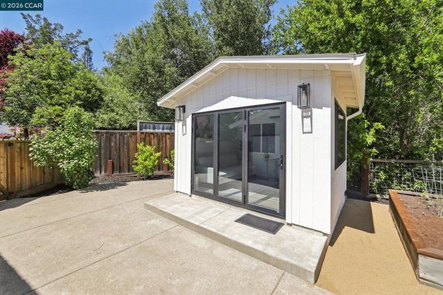29 Winslow Pl, Moraga, CA 94556