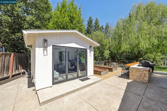 29 Winslow Pl, Moraga, CA 94556