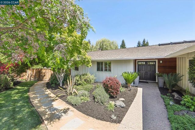 29 Winslow Pl, Moraga, CA 94556