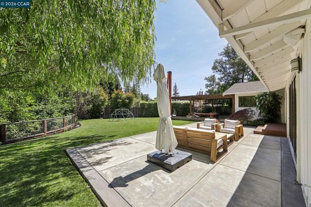 29 Winslow Pl, Moraga, CA 94556